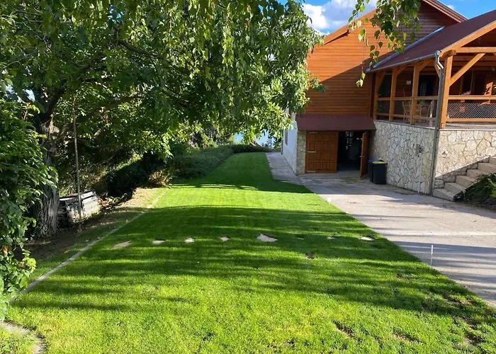 Apartamento Panoráma Faház *